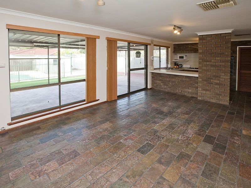 9 Fulmar Street, Thornlie WA 6108