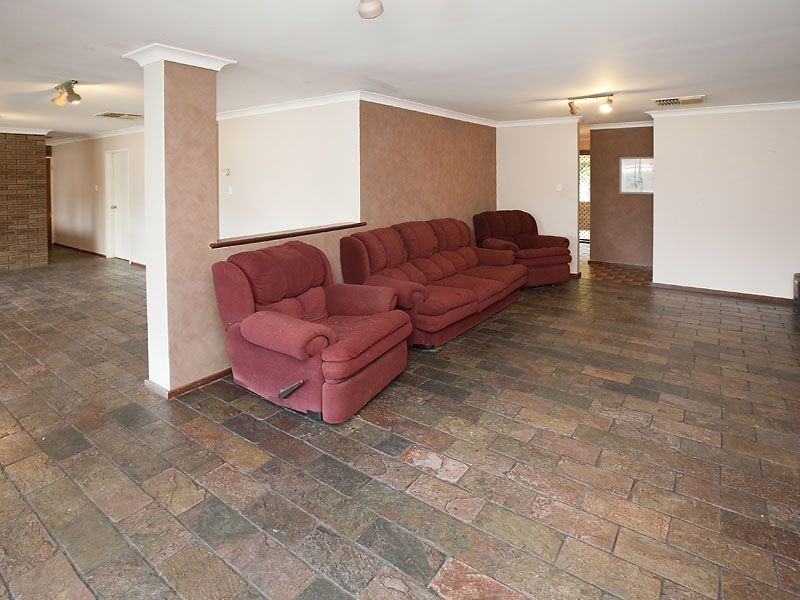 9 Fulmar Street, Thornlie WA 6108