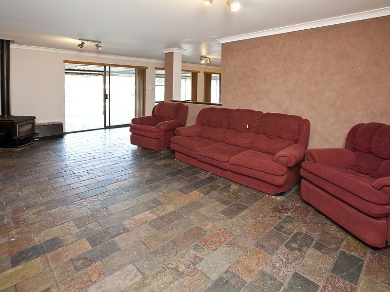 9 Fulmar Street, Thornlie WA 6108