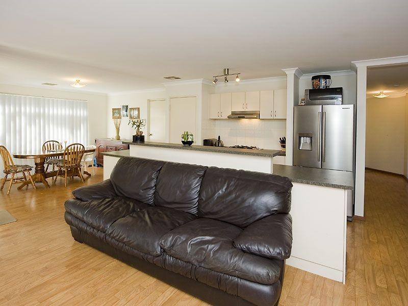 2 Elliot Place, Thornlie WA 6108