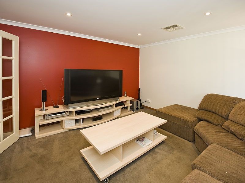 2 Elliot Place, Thornlie WA 6108