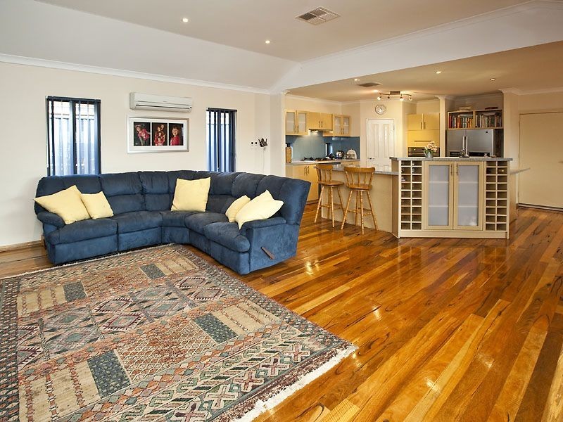 24 Plaistowe Boulevard, Darling Downs WA 6122