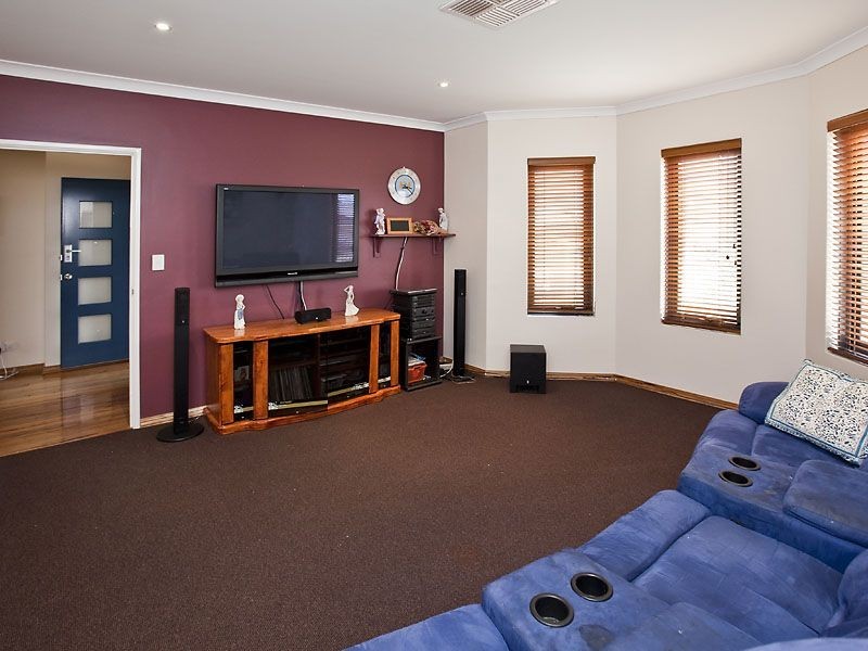 24 Plaistowe Boulevard, Darling Downs WA 6122