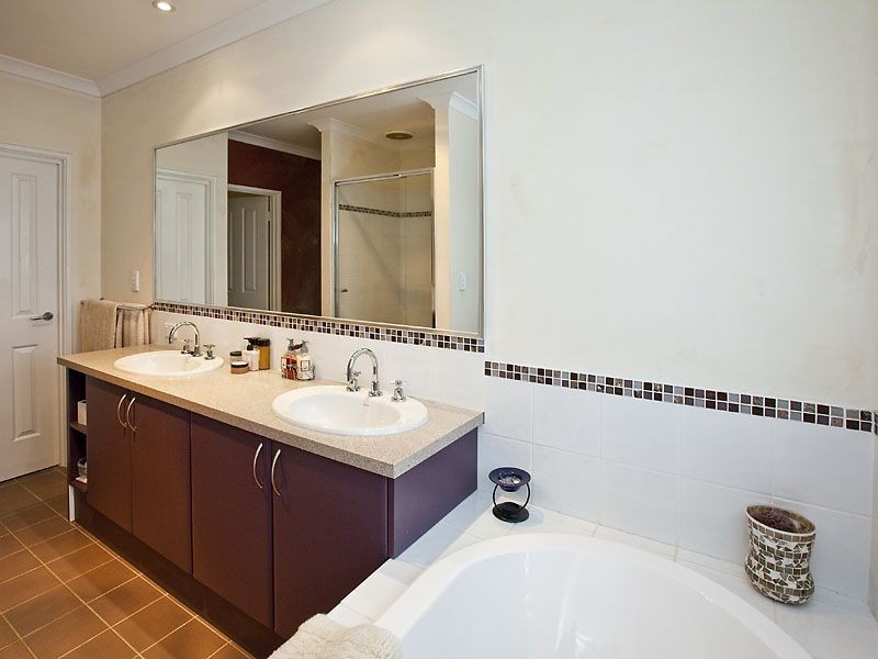 24 Plaistowe Boulevard, Darling Downs WA 6122