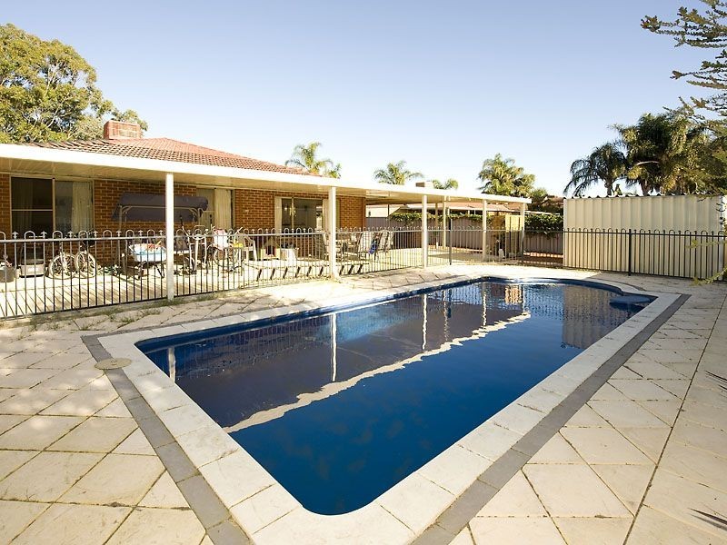 17 Morgan Road, Seville Grove WA 6112