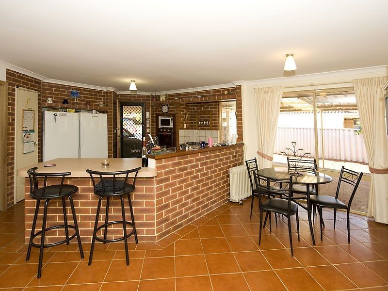 17 Morgan Road, Seville Grove WA 6112