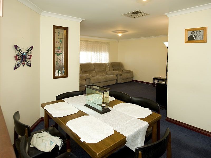 17 Morgan Road, Seville Grove WA 6112