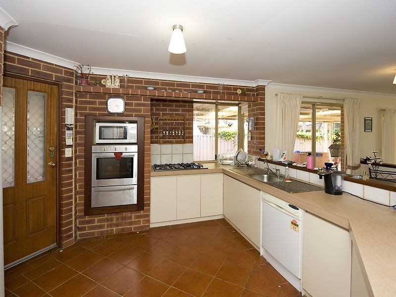 17 Morgan Road, Seville Grove WA 6112