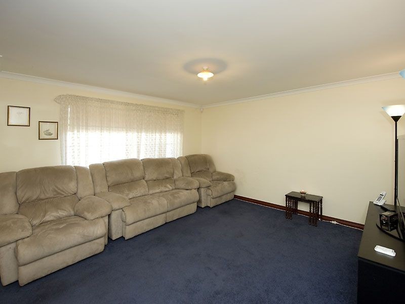 17 Morgan Road, Seville Grove WA 6112