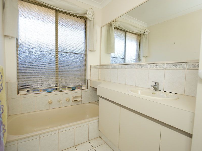 17 Morgan Road, Seville Grove WA 6112