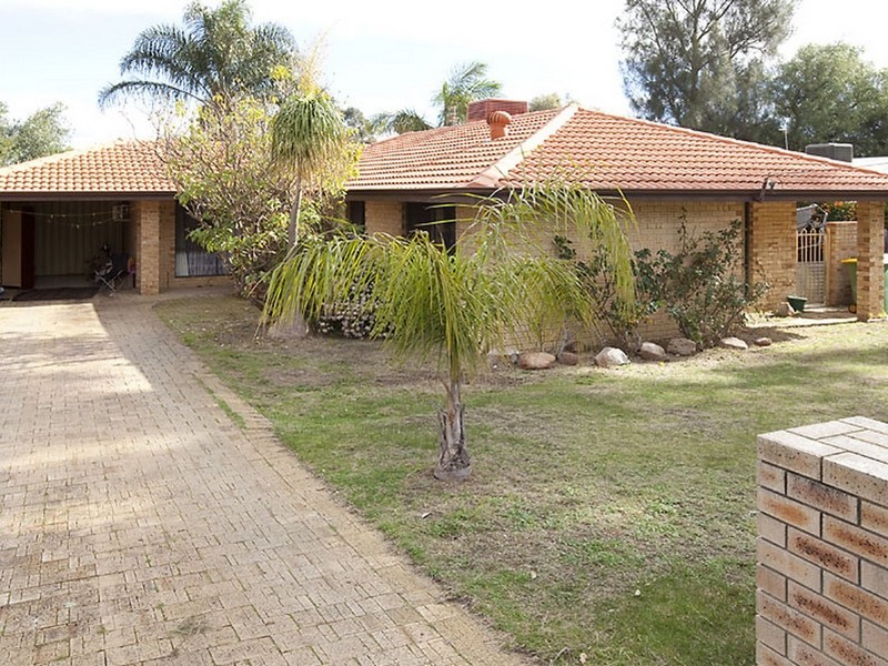 13 Charles Street, Kelmscott WA 6111