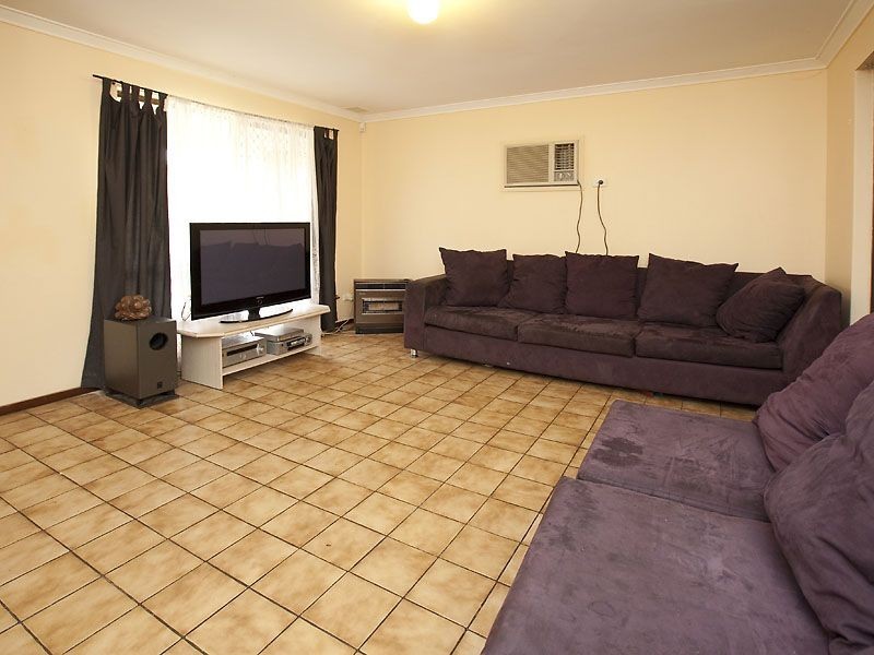 13 Charles Street, Kelmscott WA 6111