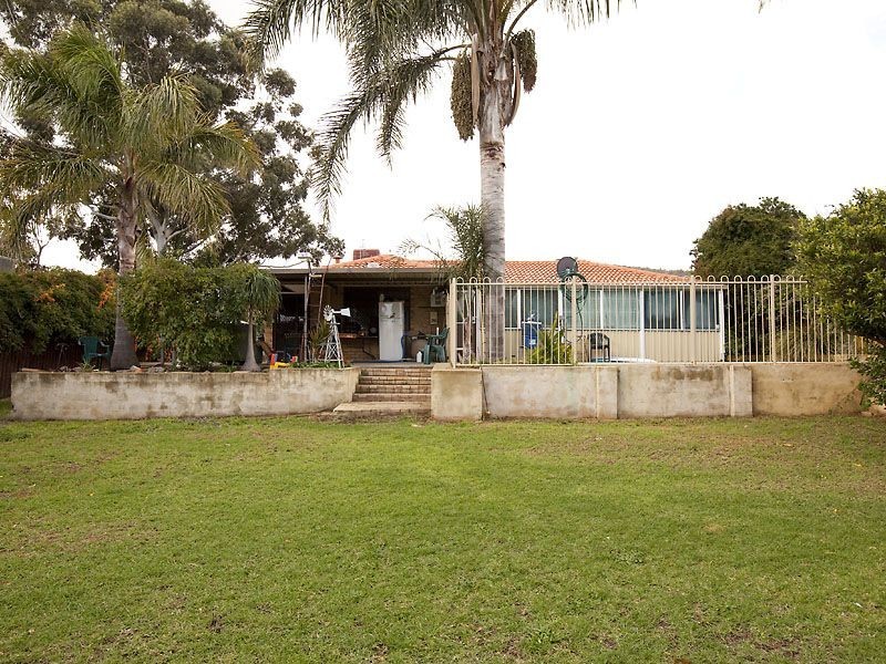 13 Charles Street, Kelmscott WA 6111