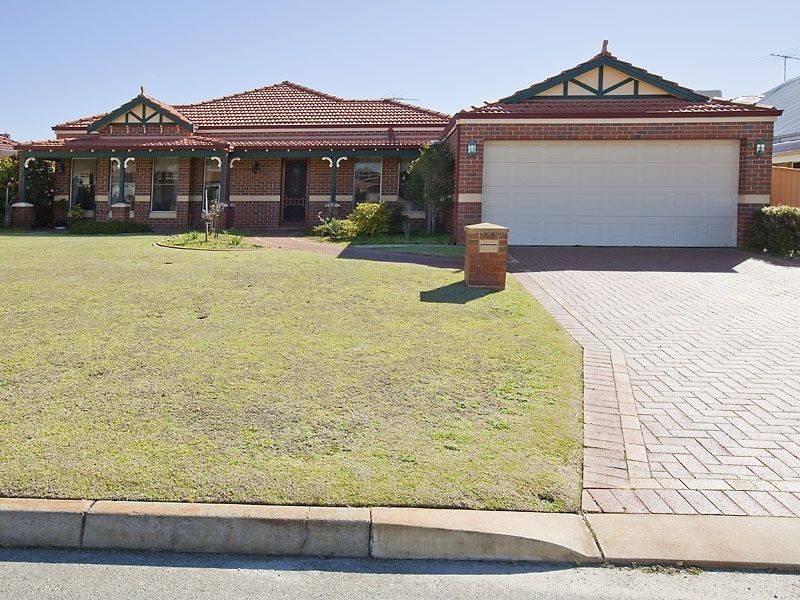 30 Chatsworth Gate, Canning Vale WA 6155
