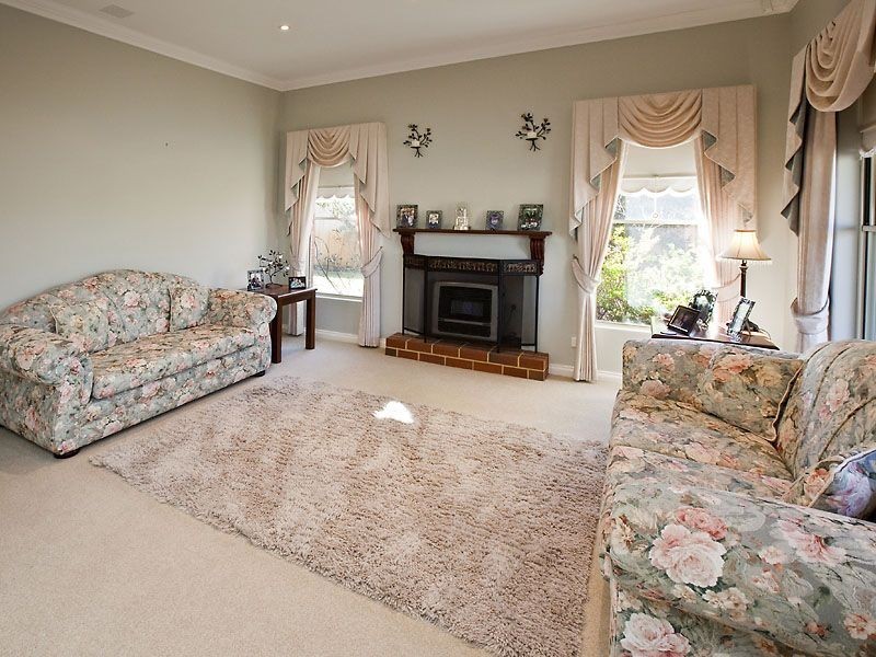 30 Chatsworth Gate, Canning Vale WA 6155