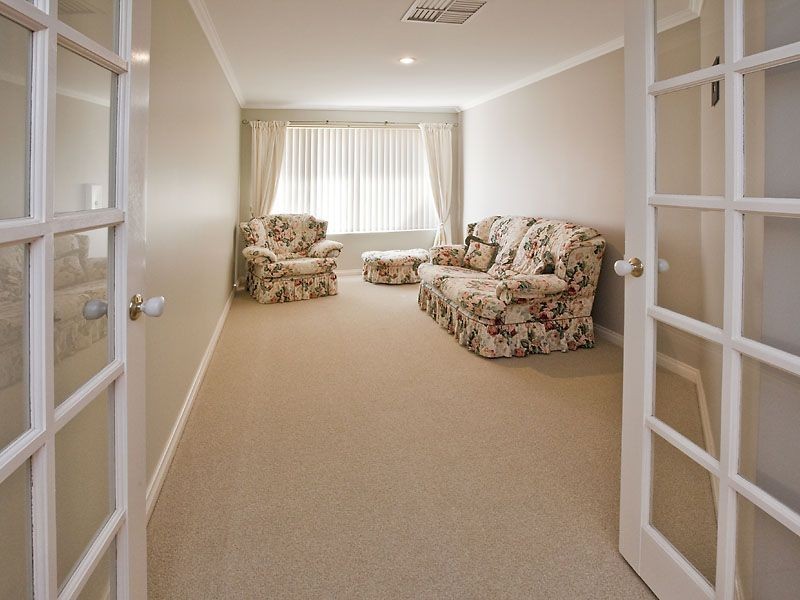 30 Chatsworth Gate, Canning Vale WA 6155