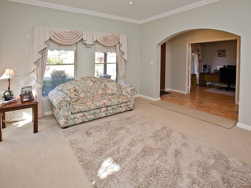 30 Chatsworth Gate, Canning Vale WA 6155