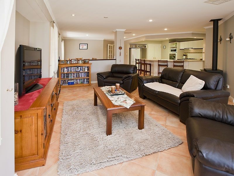 30 Chatsworth Gate, Canning Vale WA 6155