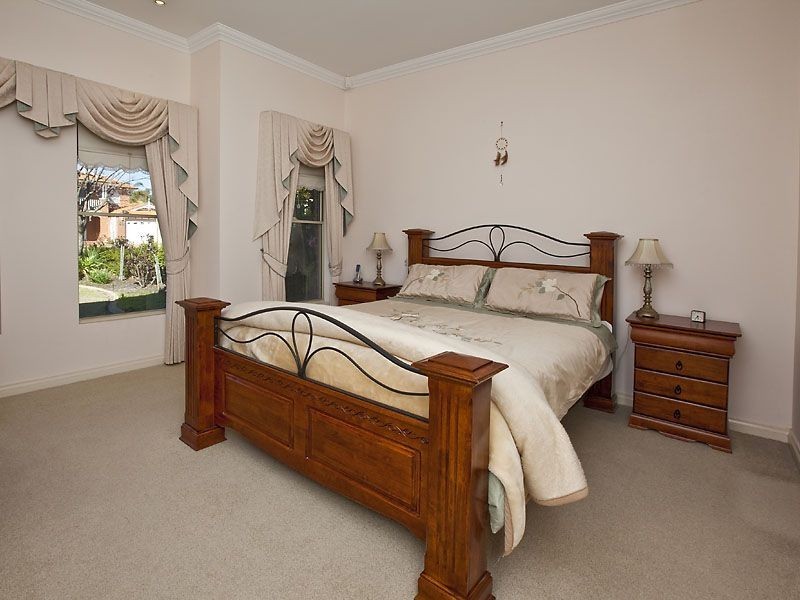 30 Chatsworth Gate, Canning Vale WA 6155