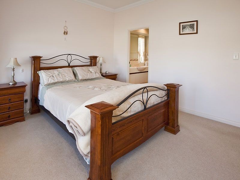 30 Chatsworth Gate, Canning Vale WA 6155