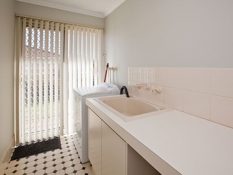 30 Chatsworth Gate, Canning Vale WA 6155