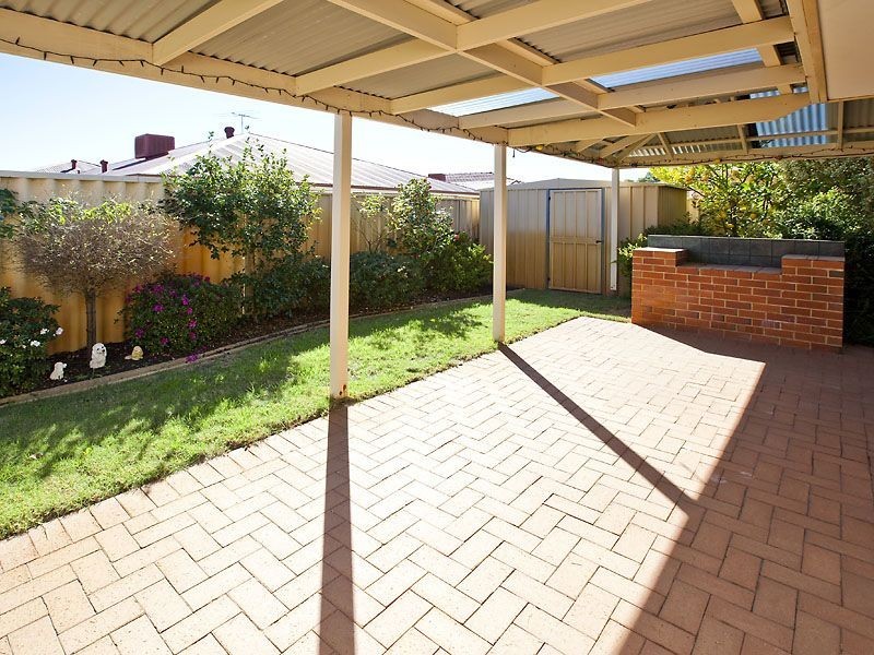 30 Chatsworth Gate, Canning Vale WA 6155