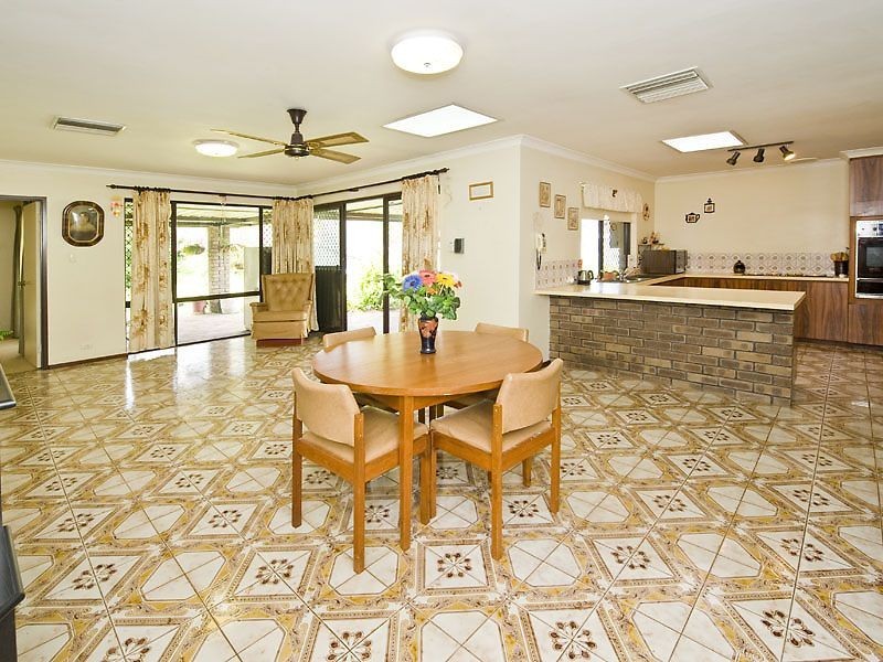 18 Windsor Drive, Gosnells WA 6110