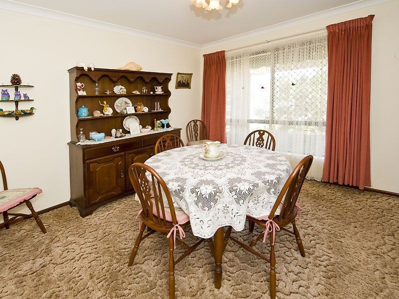 18 Windsor Drive, Gosnells WA 6110