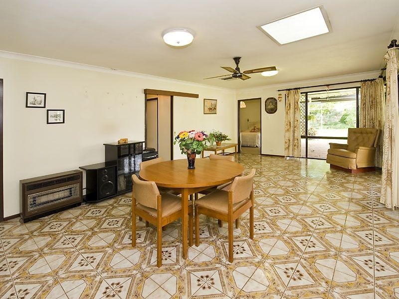 18 Windsor Drive, Gosnells WA 6110