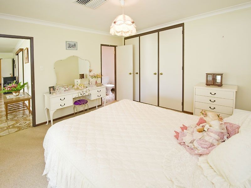 18 Windsor Drive, Gosnells WA 6110