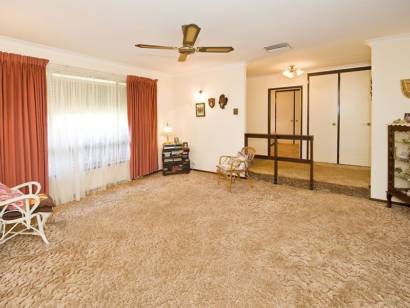 18 Windsor Drive, Gosnells WA 6110