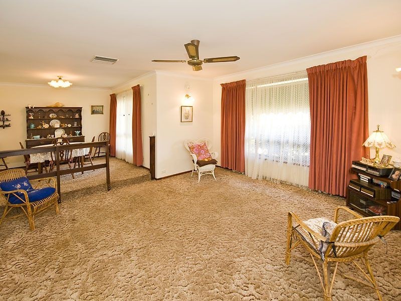 18 Windsor Drive, Gosnells WA 6110