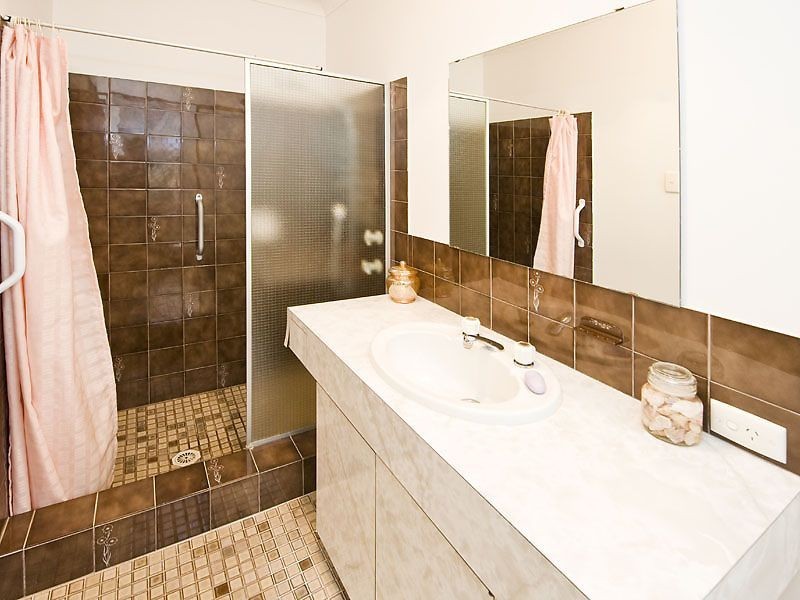 18 Windsor Drive, Gosnells WA 6110