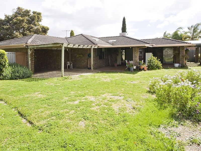 18 Windsor Drive, Gosnells WA 6110