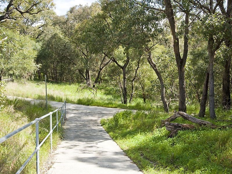 18 Windsor Drive, Gosnells WA 6110