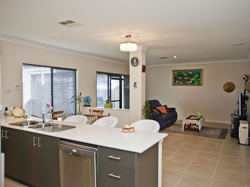 25 Carlton Loop, Canning Vale WA 6155