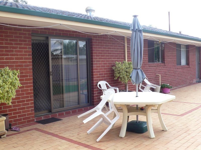 6 Moss Street, Huntingdale WA 6110