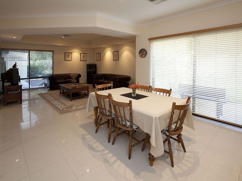 10 Corsham Gardens, Canning Vale WA 6155