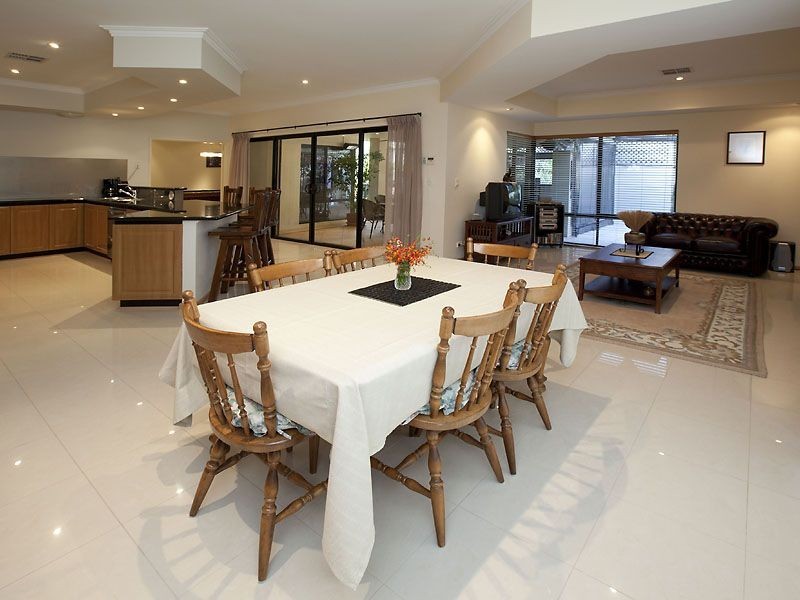 10 Corsham Gardens, Canning Vale WA 6155