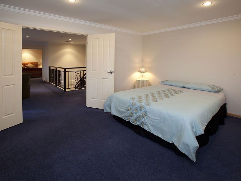 10 Corsham Gardens, Canning Vale WA 6155