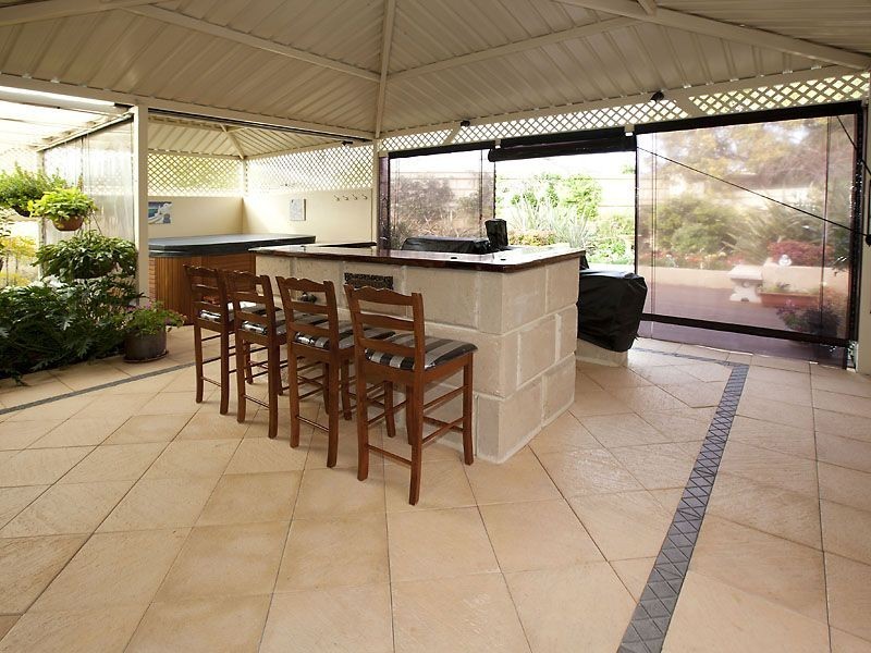 10 Corsham Gardens, Canning Vale WA 6155
