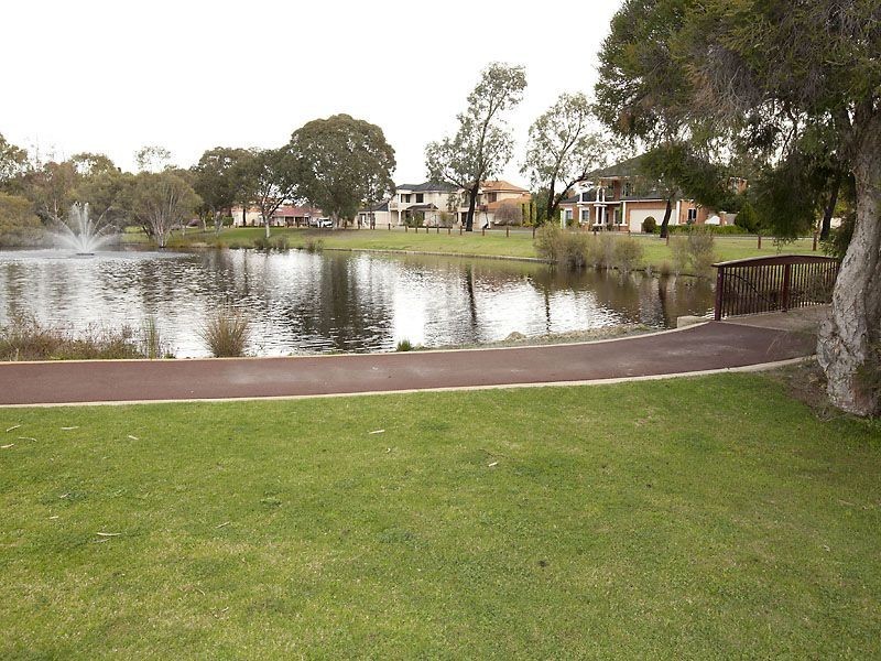 10 Corsham Gardens, Canning Vale WA 6155
