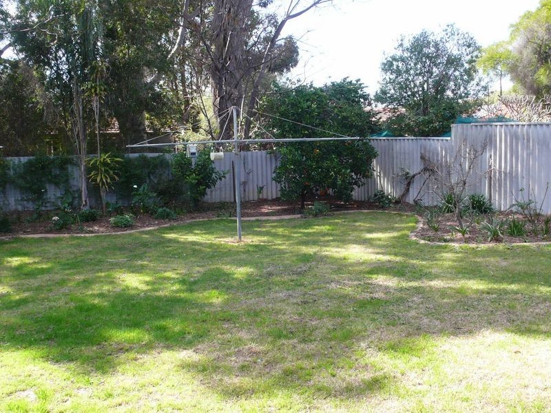 6 Jacobsen Way, Thornlie WA 6108