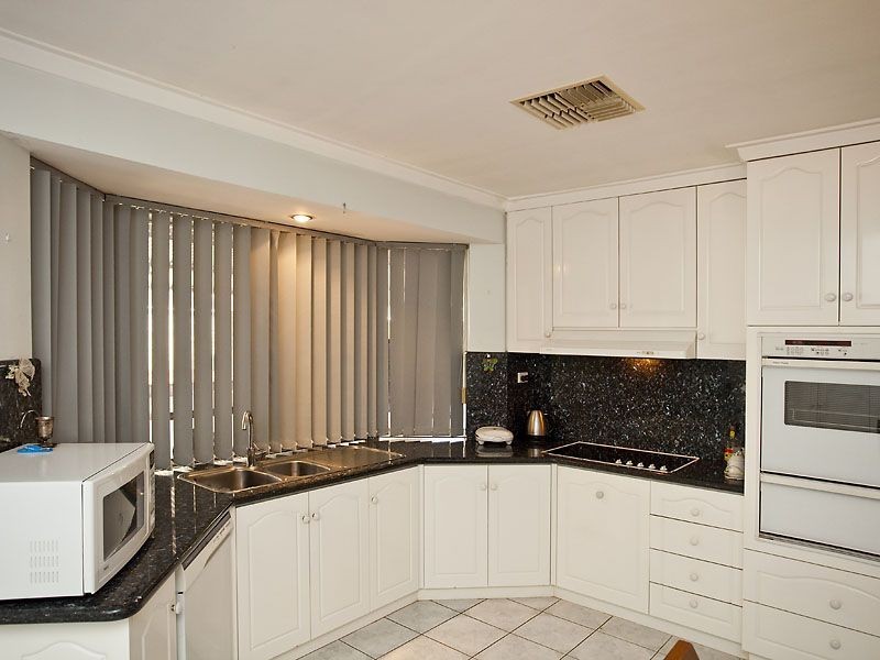 5 Buninyong Road, Greenmount WA 6056