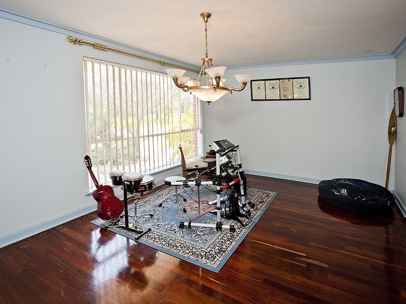 5 Buninyong Road, Greenmount WA 6056