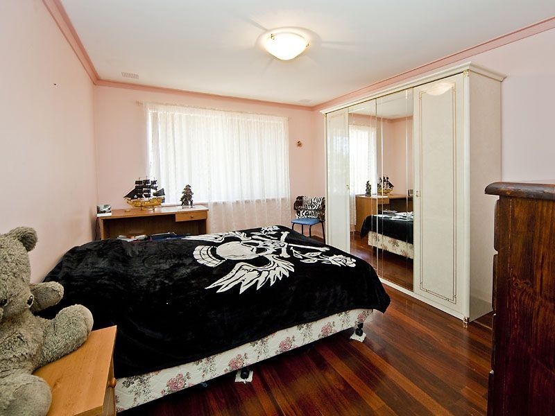 5 Buninyong Road, Greenmount WA 6056