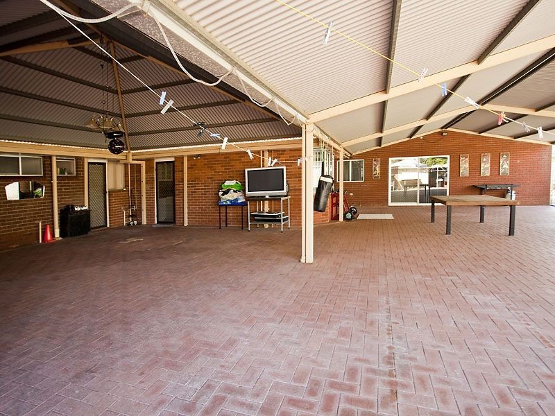 5 Buninyong Road, Greenmount WA 6056