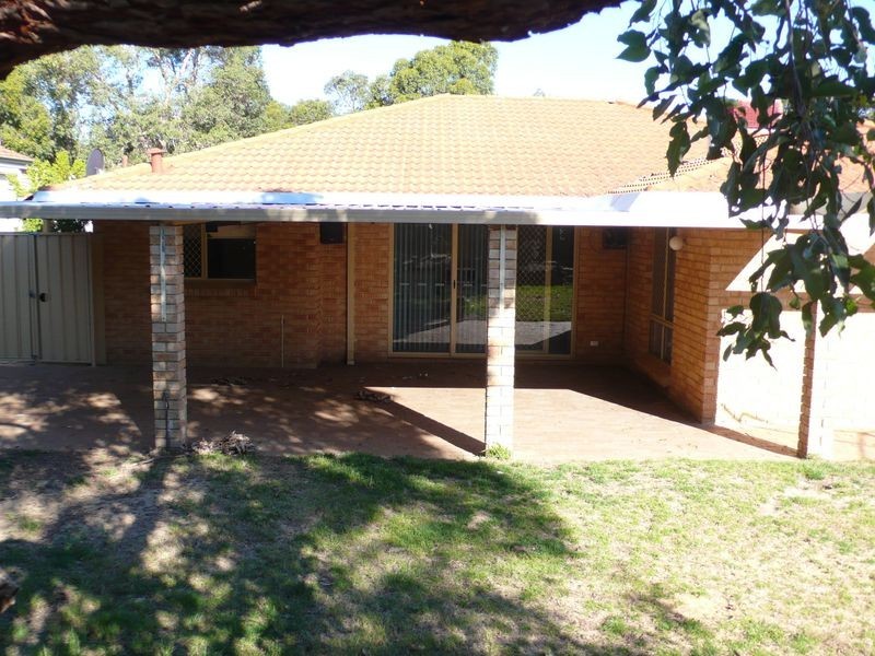 8 Gallant Court, Thornlie WA 6108