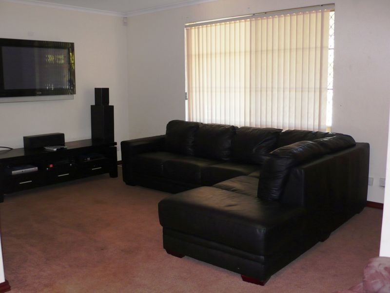 8 Gallant Court, Thornlie WA 6108