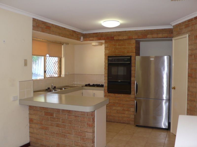 8 Gallant Court, Thornlie WA 6108